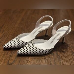 MANOLO BLAHNIK polka dot slingbacks. Size 37.